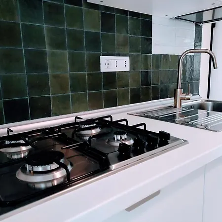 Apartment Bed On The Rocks *